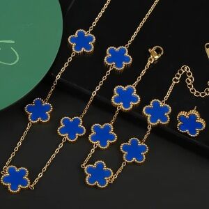 Elegant Blue and Gold Clover Necklace

Gold Plated